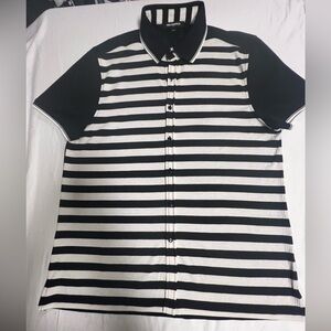 KARL LAGERFELD PARIS MEN’S STRIPE POLO SHIRT. SIZE LARGE (SEEMS TO BE SMALL).